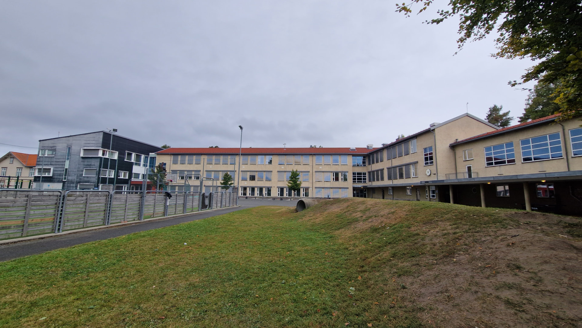 Tveten skole i Porsgrunn, fotografert i 2022.
