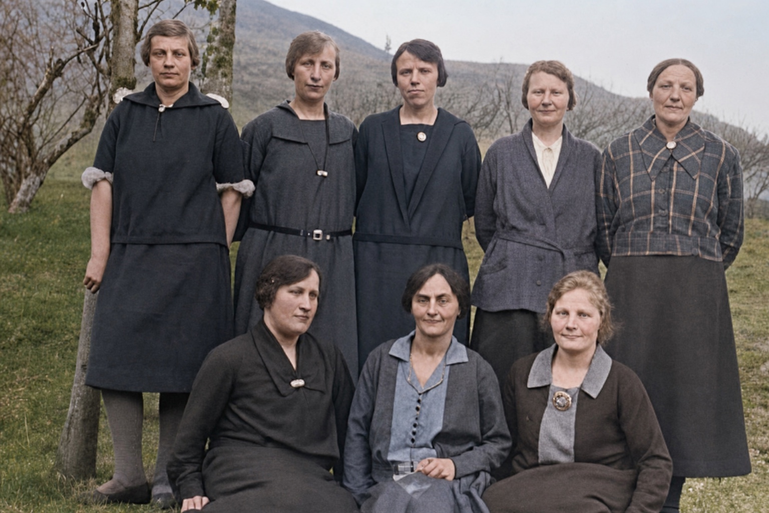 Åtte kvinner på sykurs i Brekke i 1926, med Ingeborg Tynning blant deltakerne