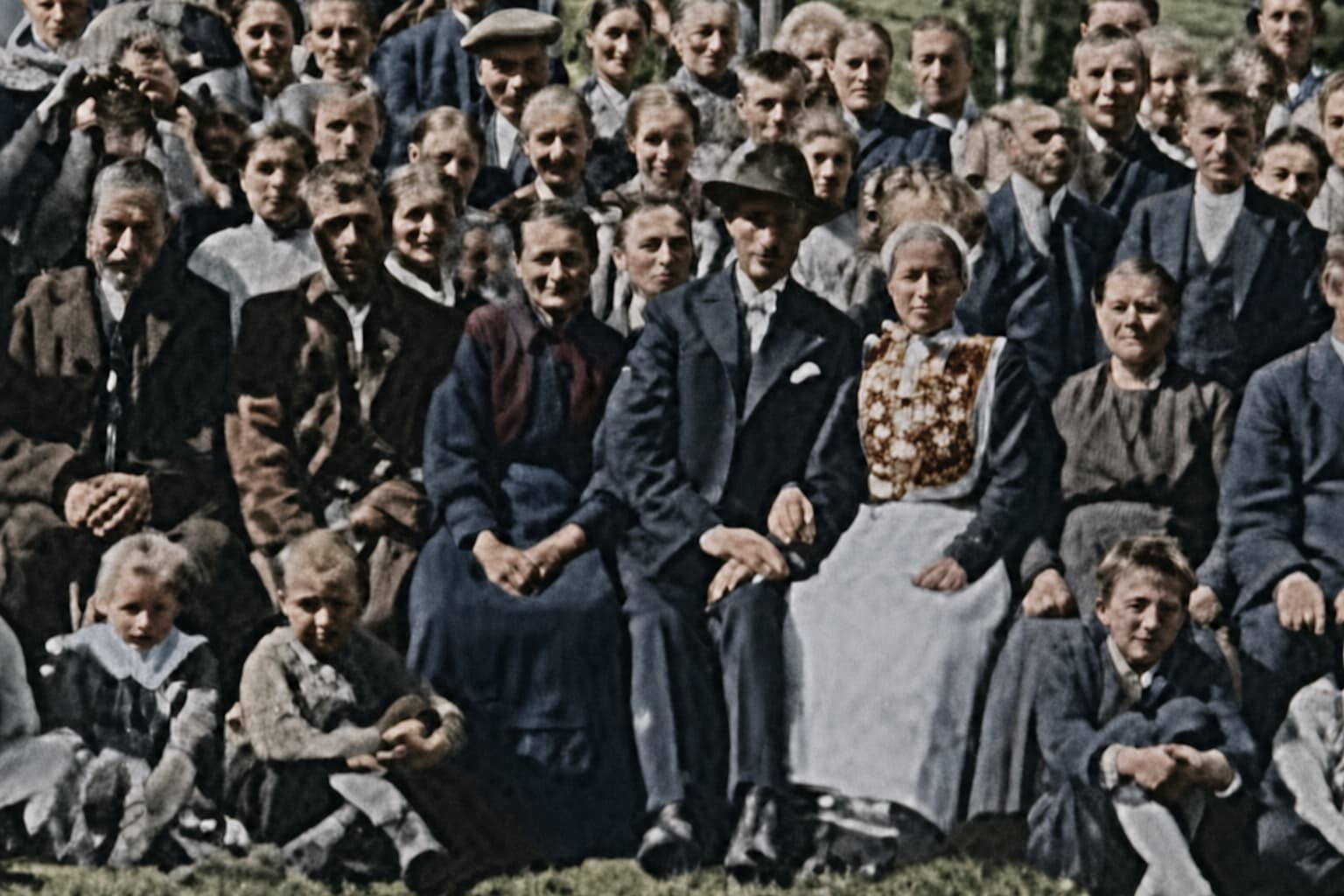 Brudeparet og foreldrene, 1928