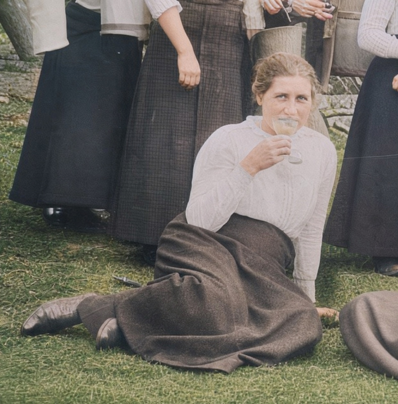 Betsy Tynning i et gruppefotografi fra rundt 1915
