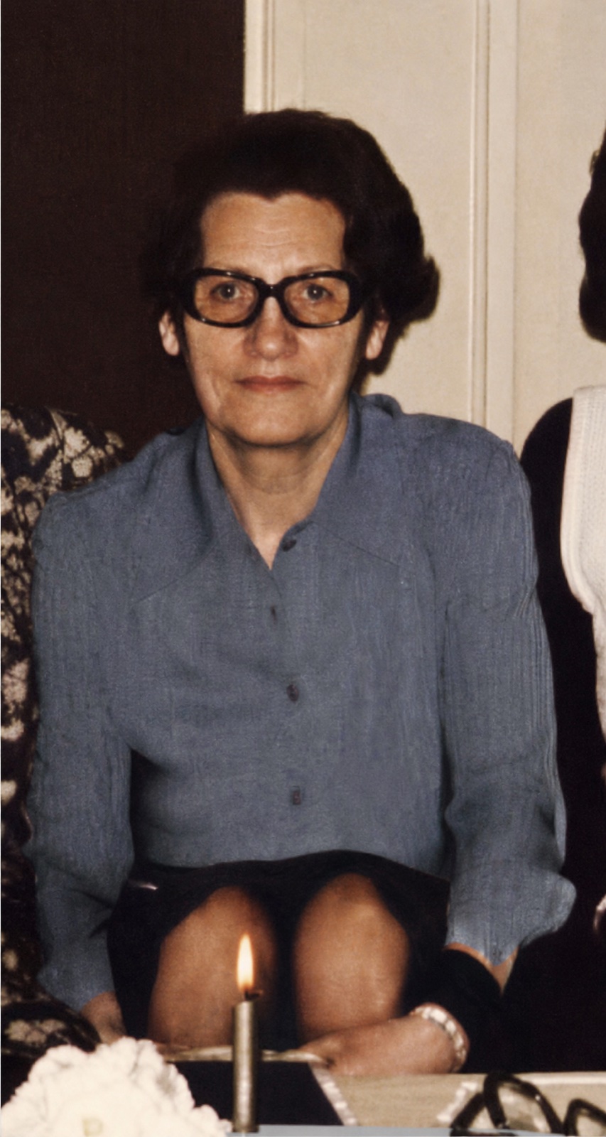 Lovise Tynning Bungum ved et selskapsbord i 1981